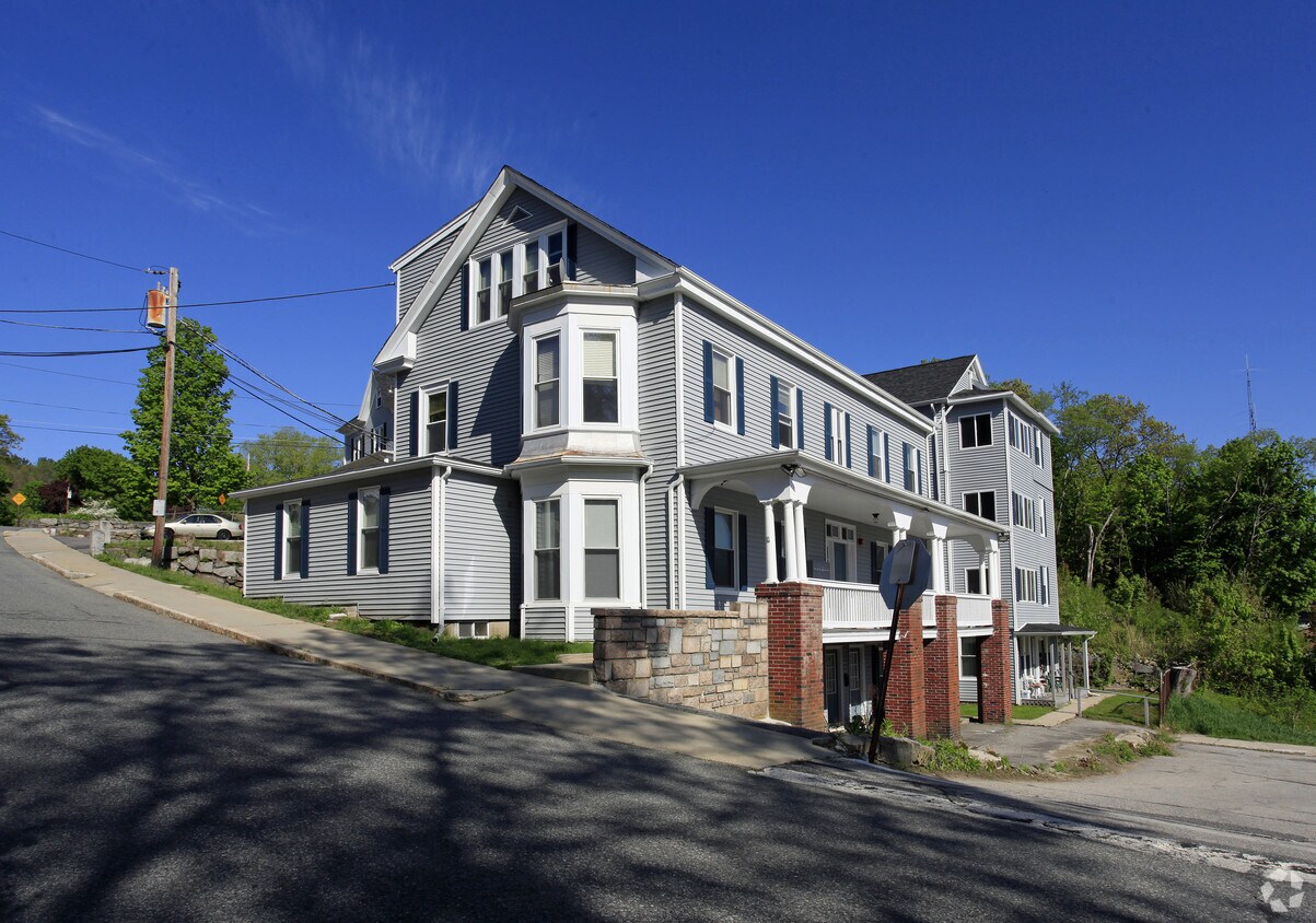 11 Park St, Uxbridge, MA 01569 Apartments in Uxbridge, MA