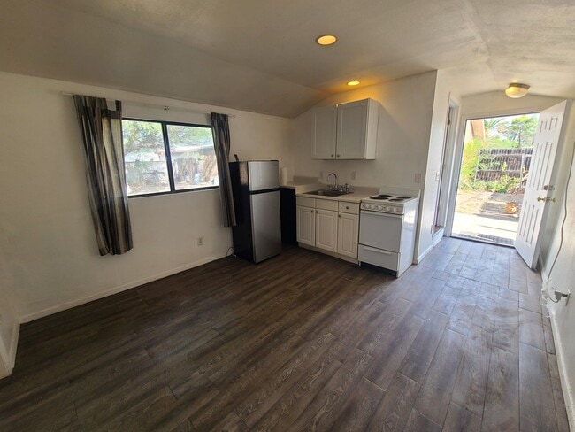 Building Photo - Guest House 1 bedroom 1 bathroom - Great Location