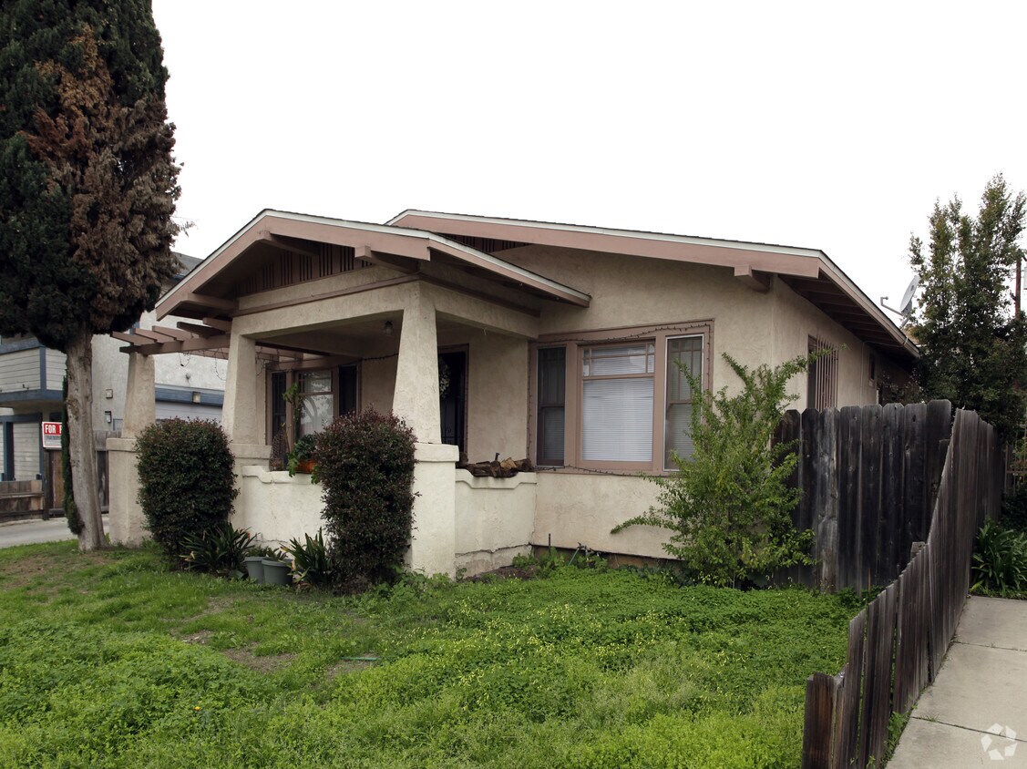 Exterior photo - 4740-4744 Bancroft St