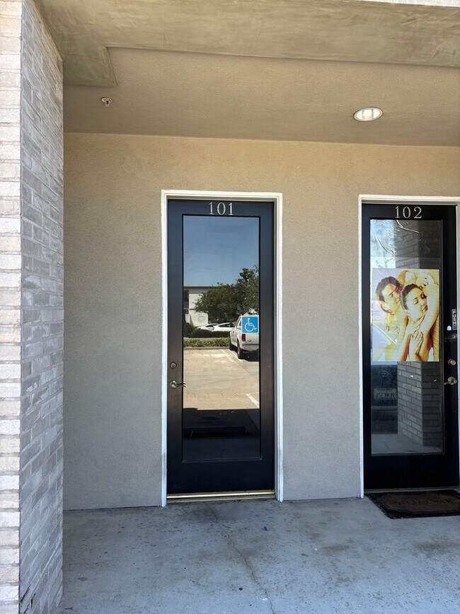 Foto del edificio - 2050 Artesia Blvd
