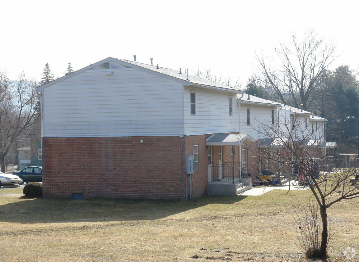 Primary Photo - Tabor Apartments