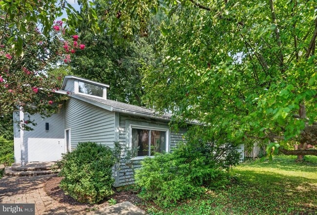 Building Photo - 6 Youngs Farm Ct