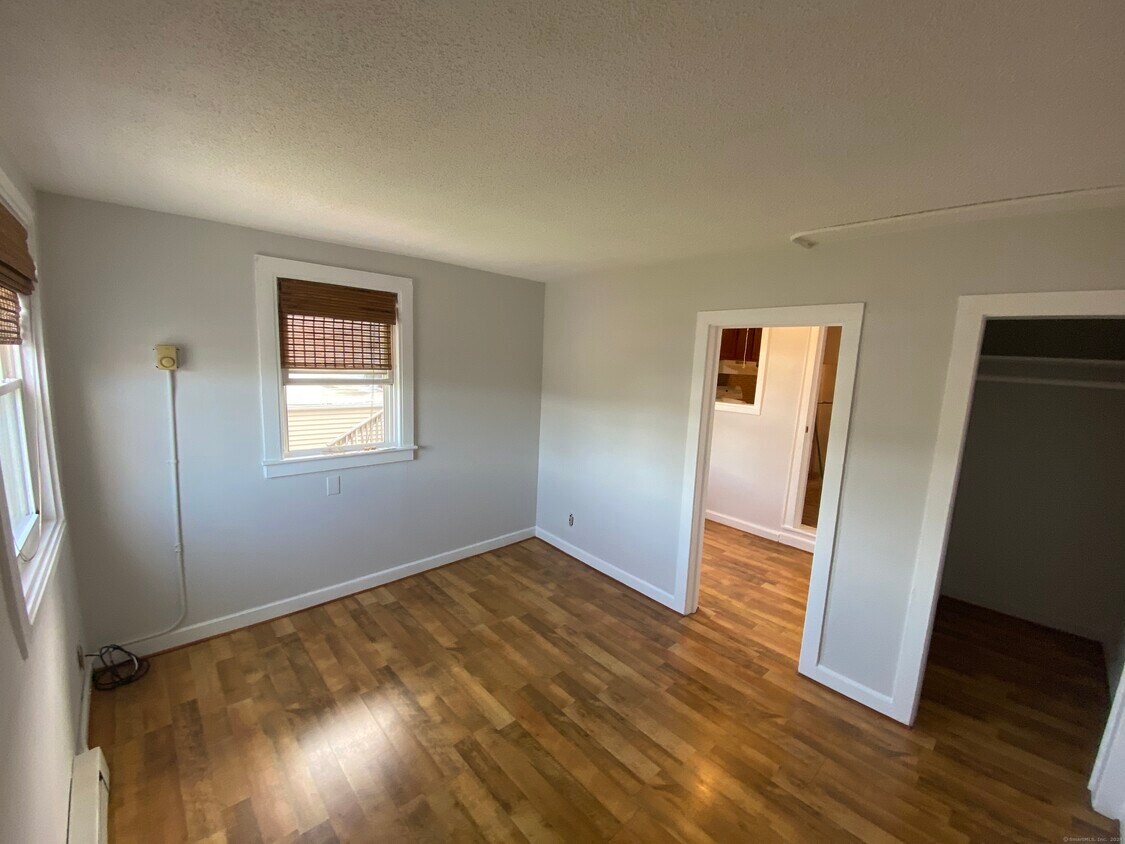 Foto principal - 1052 Main St