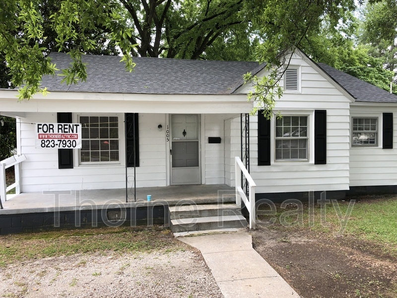 Foto principal - 1005 W St James St