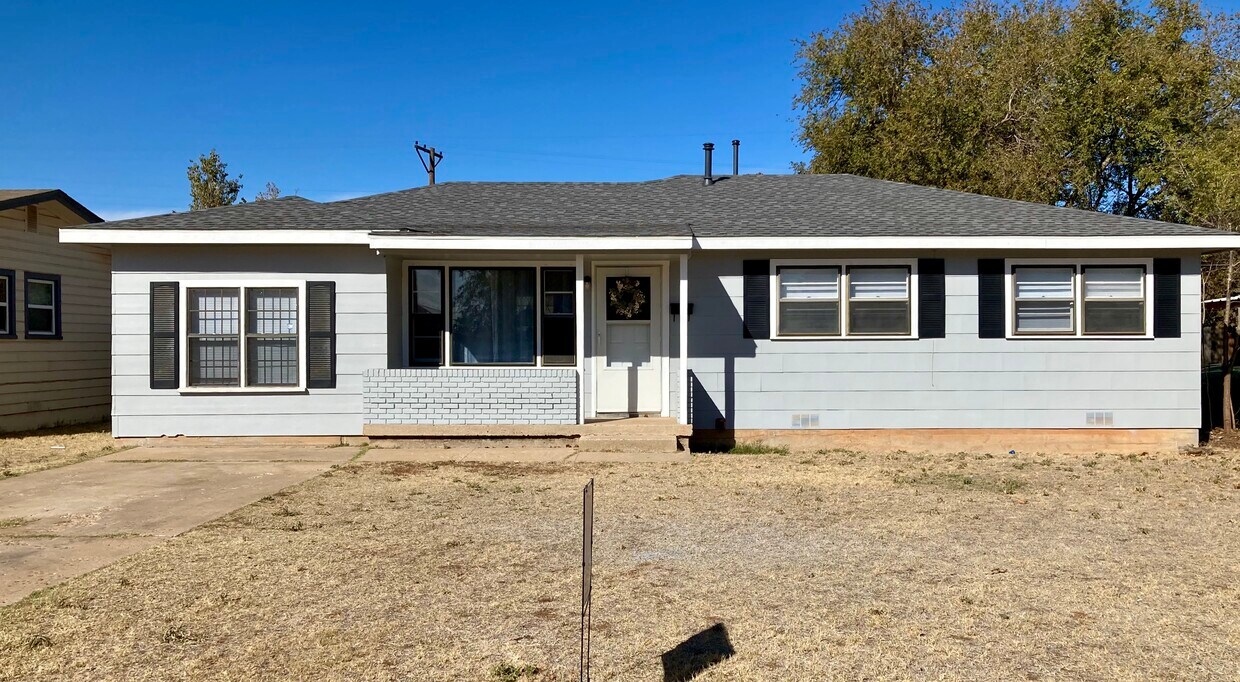 Completely remodeled inside and out! Convenient to medical district and Tech! - 4412 47th St