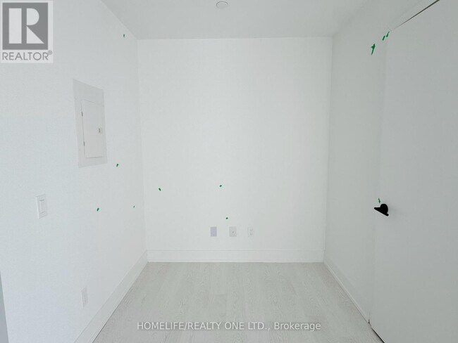 Building Photo - 308 Jarvis St