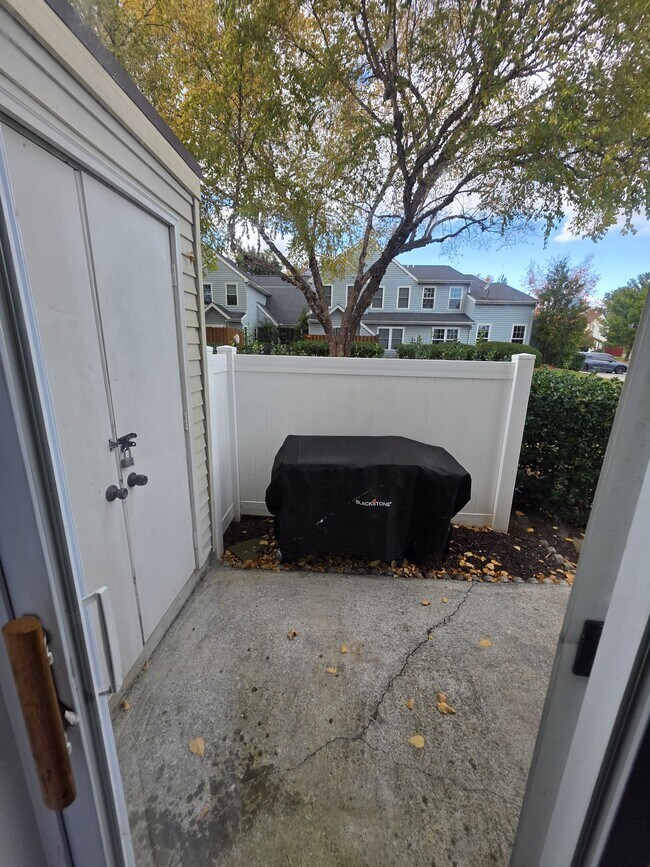 Foto del edificio - 5701 Lavender Plaza