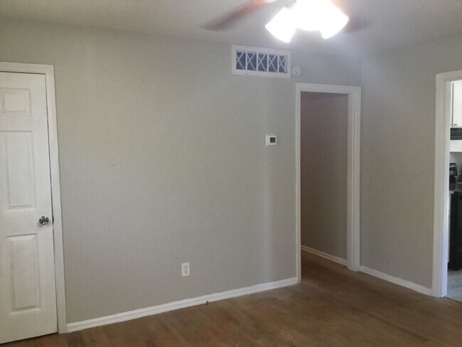 Foto del edificio - 4232 Shorecrest Dr