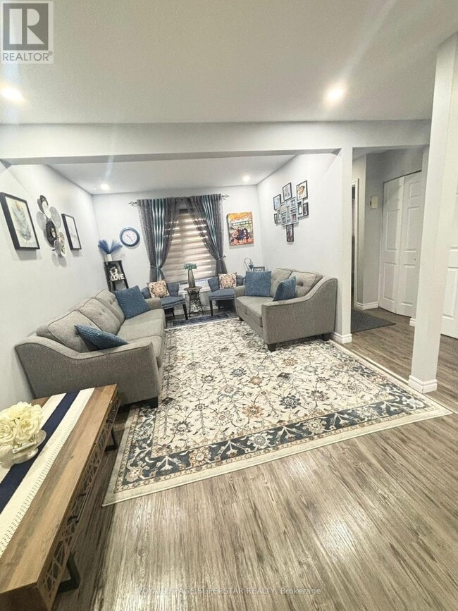 Photo du bâtiment - 55 Ashley Crescent