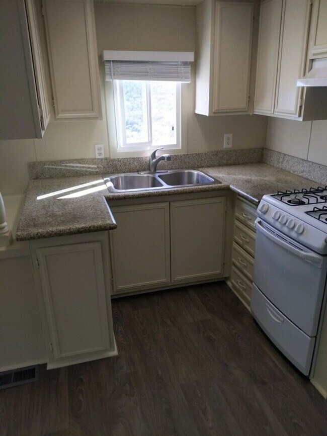 Foto del edificio - 3512 El Paso Alto Rd