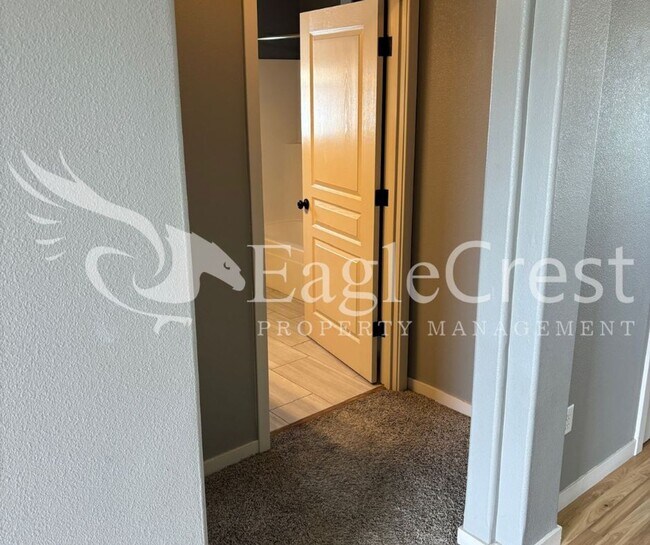 Building Photo - Three Bedroom Single Family Home located i...