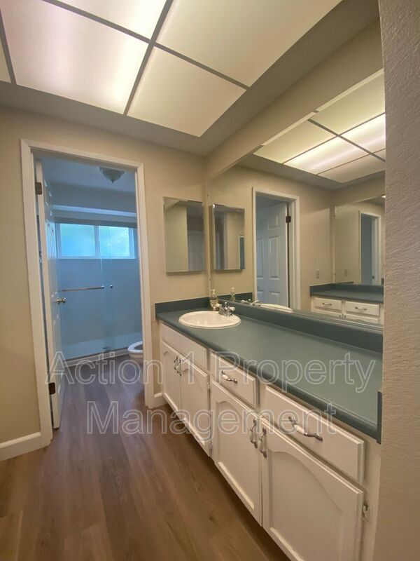 Building Photo - 35631 Barnard Dr