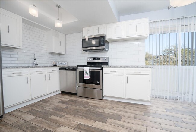 Foto del edificio - 5603 Harvest Hill Road Unit 2003B