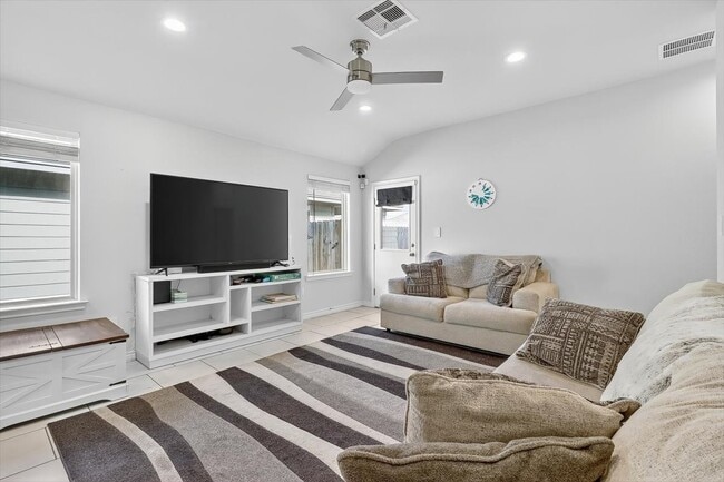 Foto del edificio - 1818 Secretariat Dr