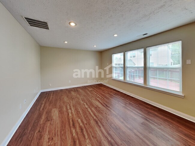 Foto del edificio - 10430 Wintergreen Way