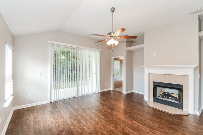 Building Photo - 875 Woodbridge Hollow N