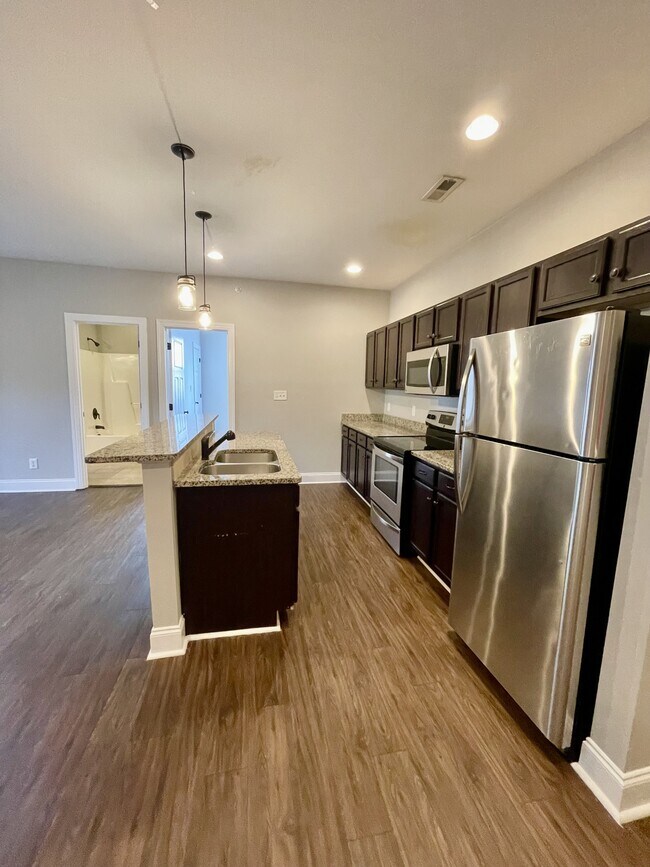 Foto del edificio - 100 Portico Street