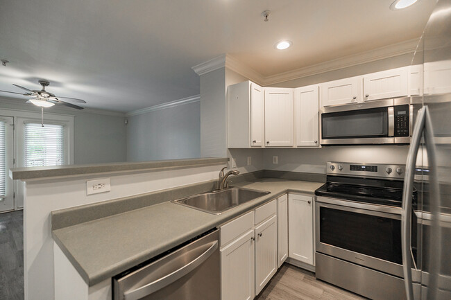 Building Photo - 1035 Barnett Shoals Rd