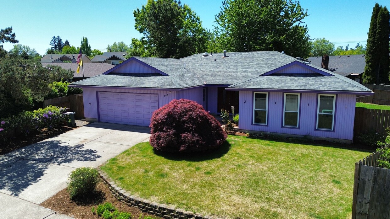 Foto principal - One level home with lots of character in H...