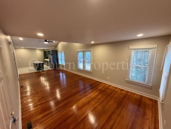 Foto del edificio - 416 E Twenty-Seventh St