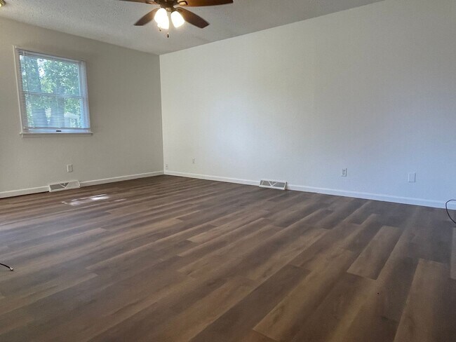 Building Photo - Ranch-tastic Living: Rent this 'Chatham Ch...