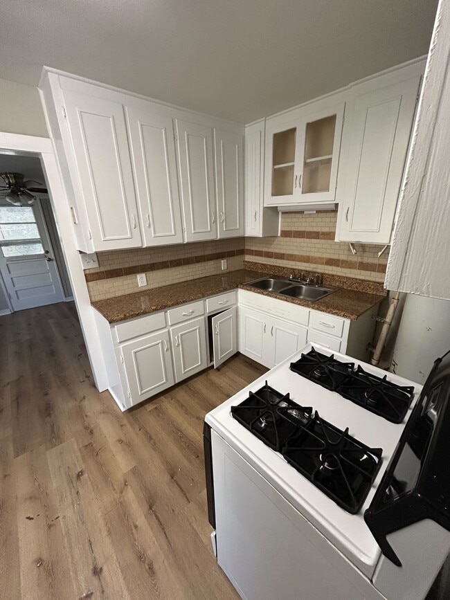 Building Photo - 1723 Crouson St