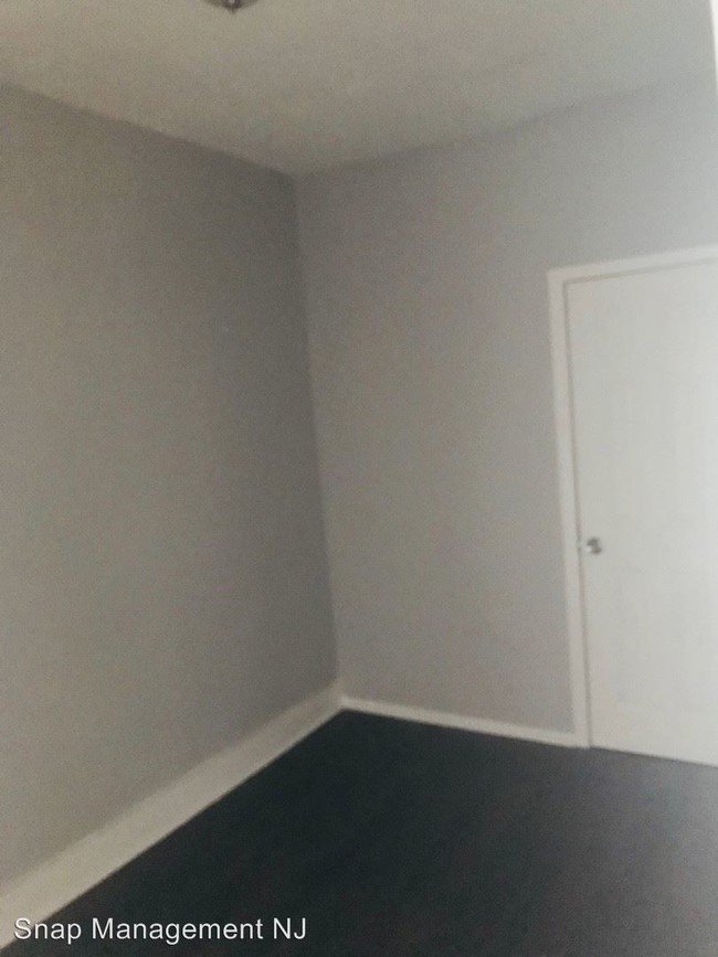 Building Photo - 557 Ocean Ave