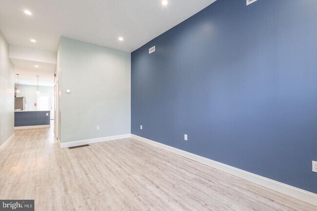 Building Photo - 3030 W Girard Ave