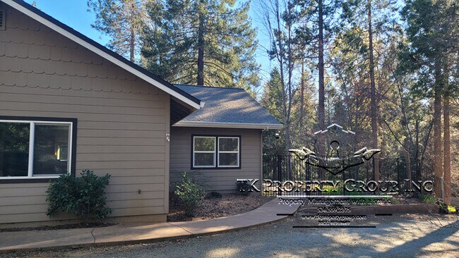Foto del edificio - 18449 Shasta Dam Way