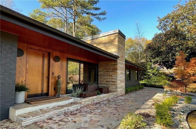 Building Photo - 1904 Lenox Rd NE