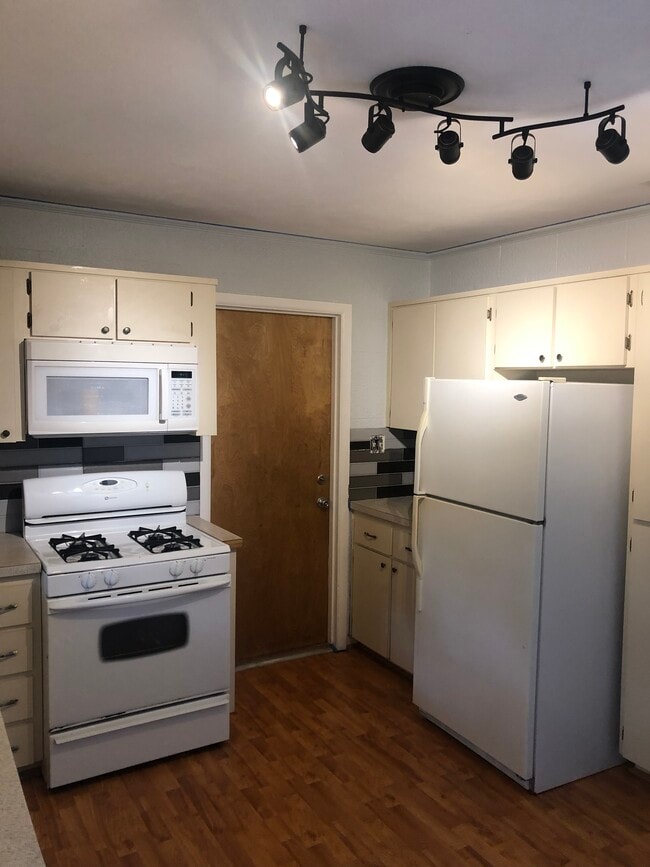 Building Photo - 157 N Rhodes St