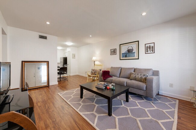 Building Photo - 304 E 34th St