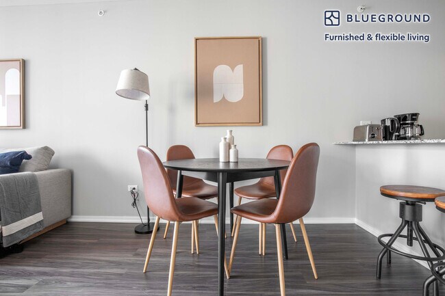 Foto del edificio - 200 E Illinois St