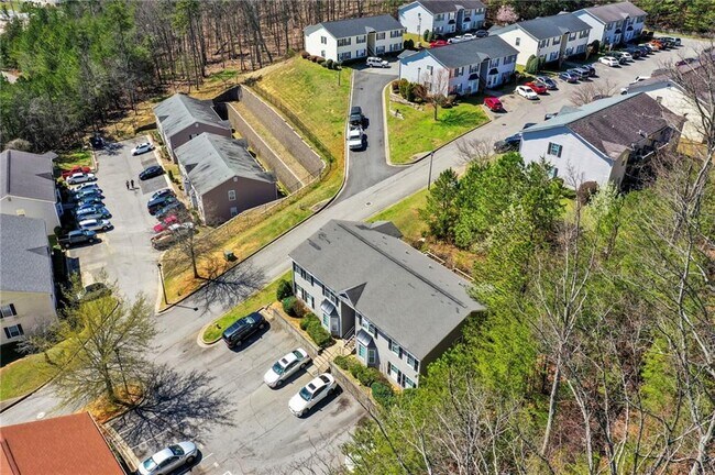Building Photo - 300 Stonehaven Cir