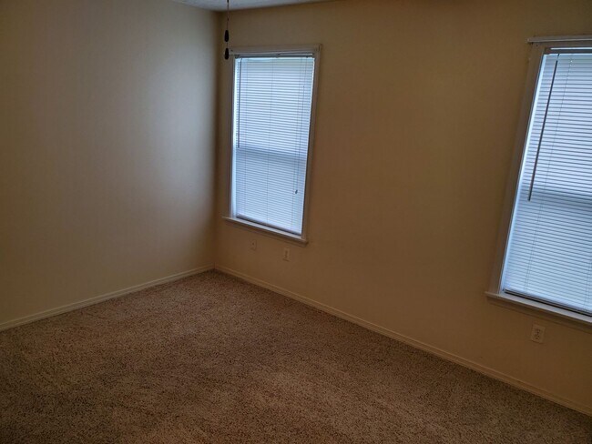 Building Photo - Check out all of our properties at ozarksp...