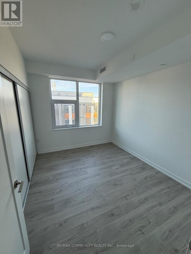 Photo du bâtiment - 9781 Markham Rd