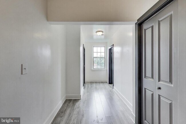 Building Photo - 3918 10th St NE