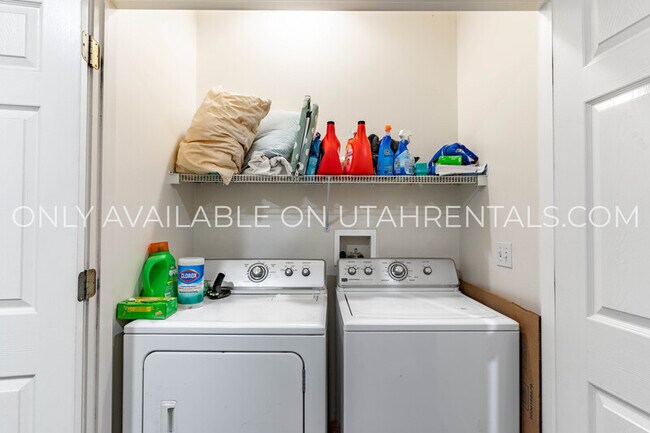 Foto del edificio - 331 Belmont Pl