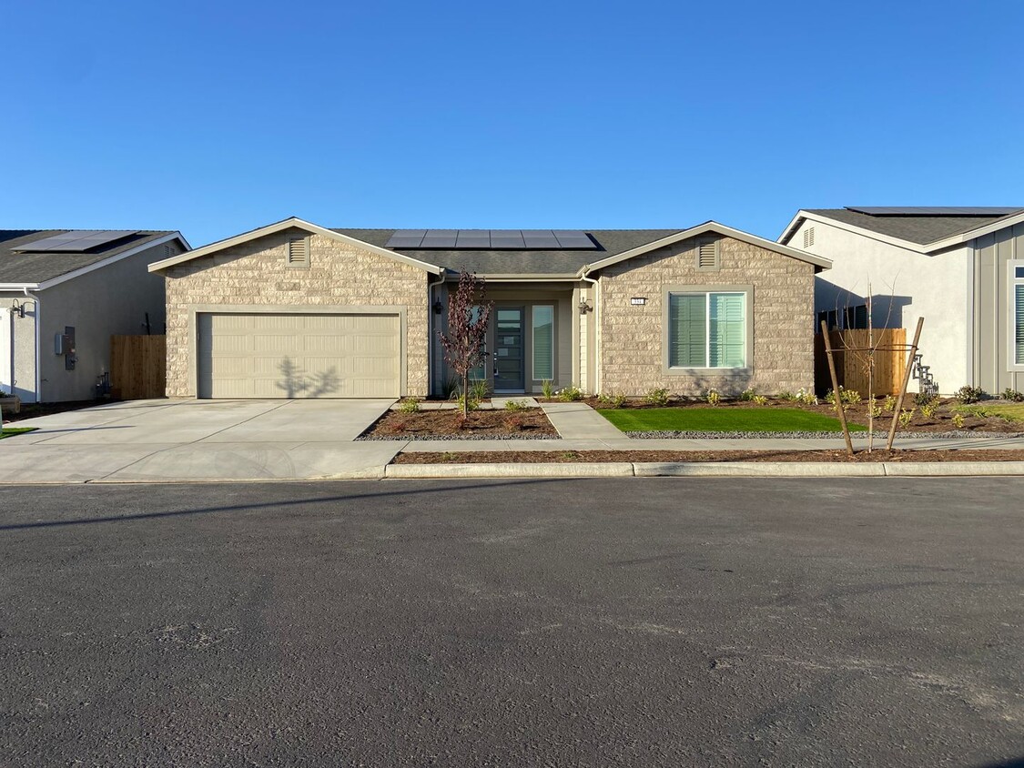 Foto principal - Newly Built NW Visalia home coming soon!