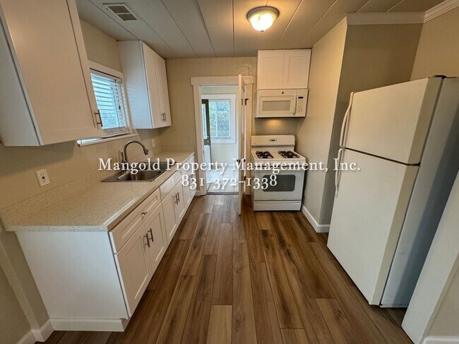 Building Photo - 1025 Hilby Ave