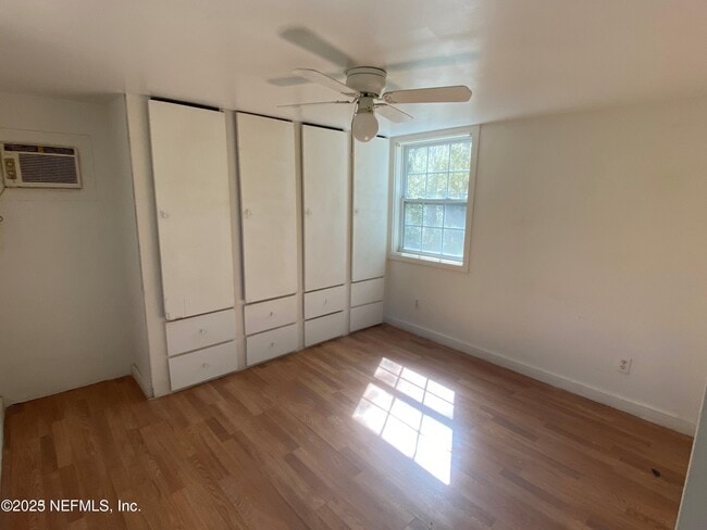 Foto del edificio - 125 Compton St