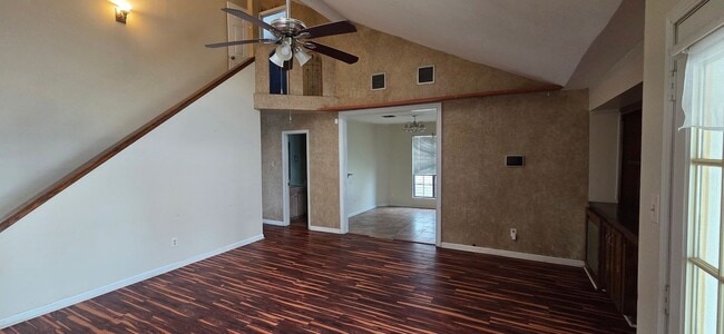 Foto del edificio - Home with 2 car garage