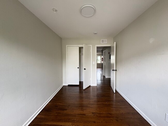 Building Photo - 42 Bragaw Ave