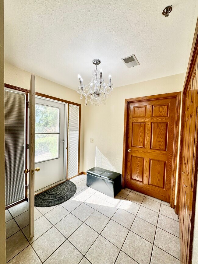 Foto del edificio - 367 Kristin Ct E