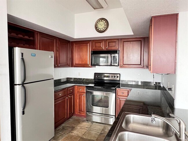 Building Photo - 7575 Kirby Dr