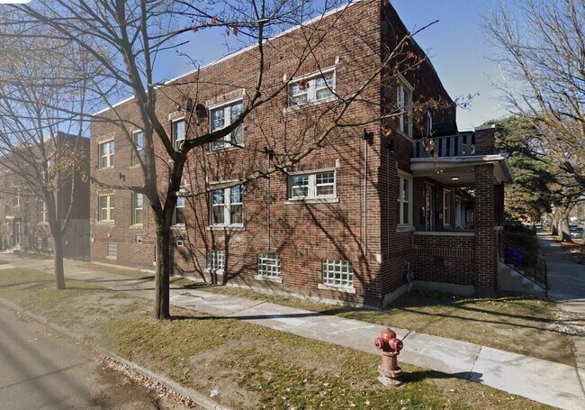 Building Photo - 6718 Regular St