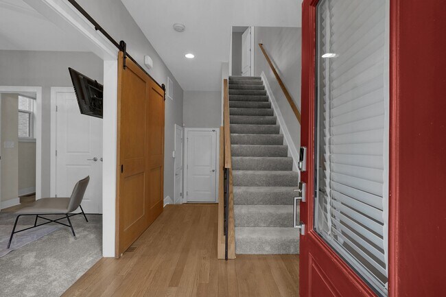 Vestíbulo - 754 N 6th St