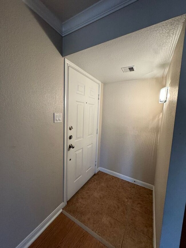 Building Photo - Nice 1 bedroom Scottsdale