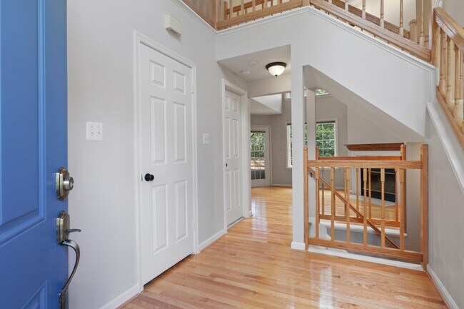 Building Photo - 1503 Deer Point Way