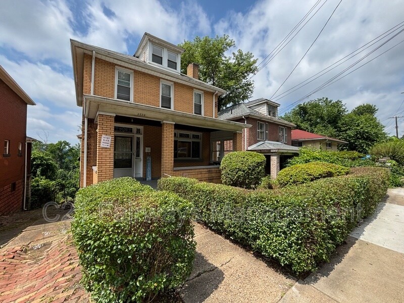 Foto principal - 2728 Woodstock Ave
